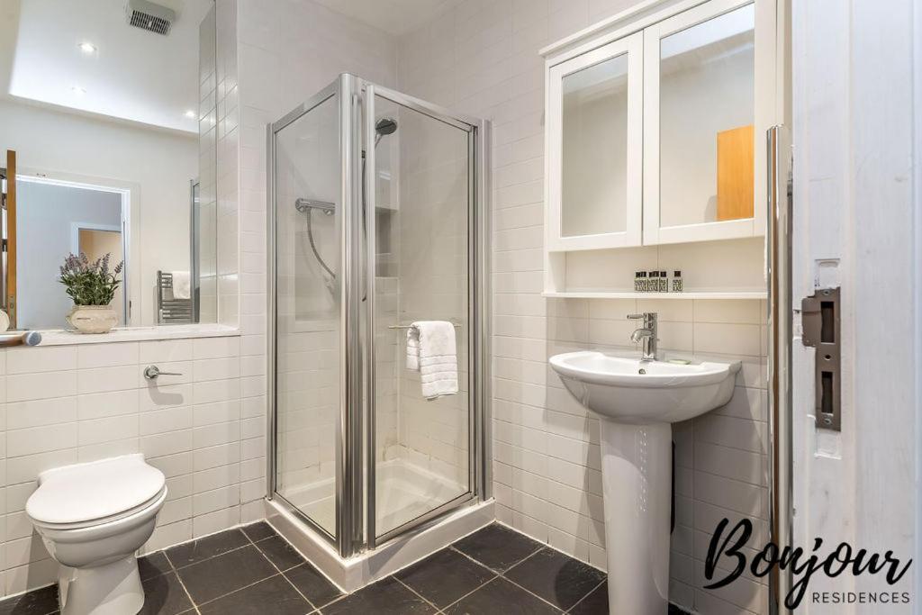 Spacious 2Br-1Ba - Grassmarket - Free Parking By Bonjour Residences เอดินบะระ ภายนอก รูปภาพ
