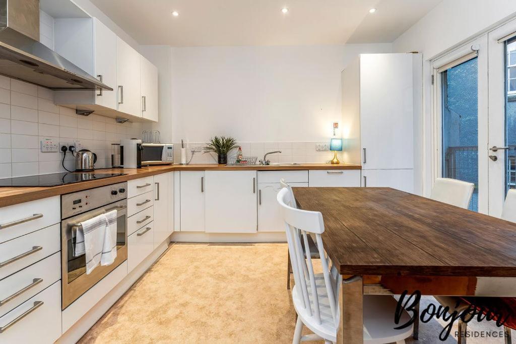 Spacious 2Br-1Ba - Grassmarket - Free Parking By Bonjour Residences เอดินบะระ ภายนอก รูปภาพ