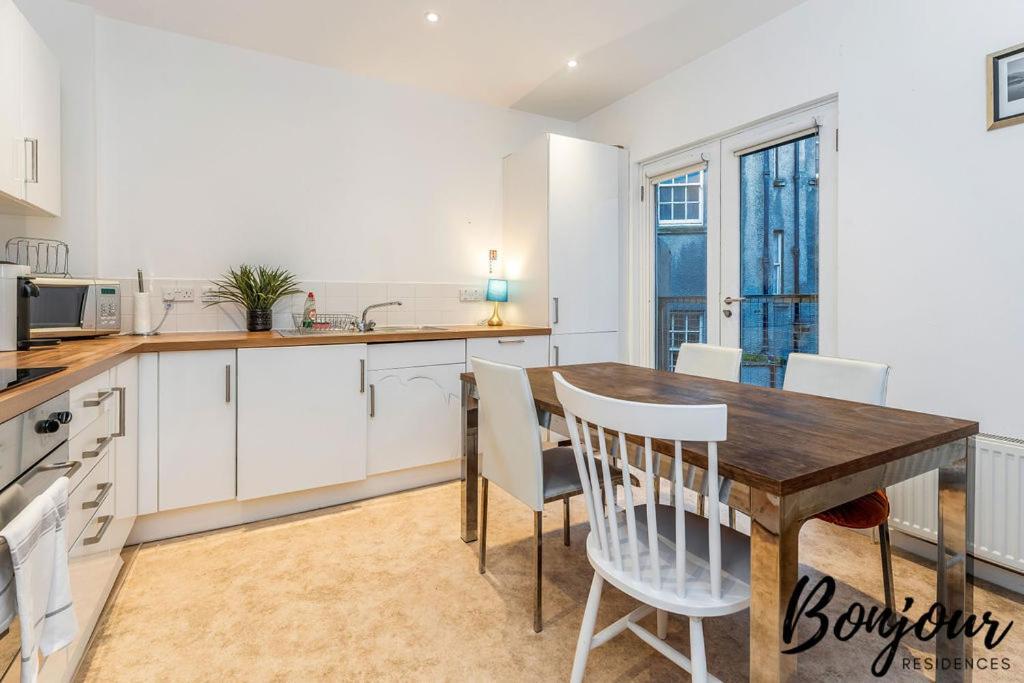 Spacious 2Br-1Ba - Grassmarket - Free Parking By Bonjour Residences เอดินบะระ ภายนอก รูปภาพ