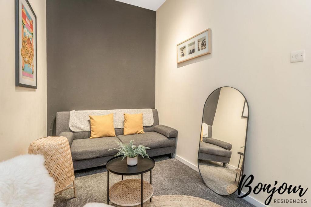Spacious 2Br-1Ba - Grassmarket - Free Parking By Bonjour Residences เอดินบะระ ภายนอก รูปภาพ