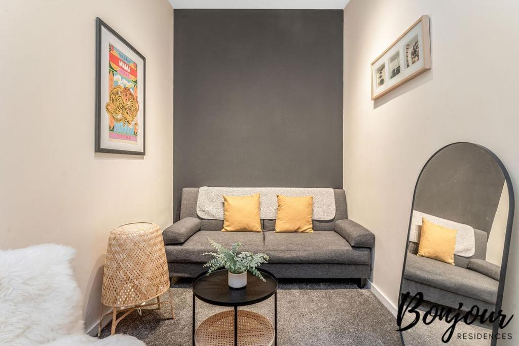 Spacious 2Br-1Ba - Grassmarket - Free Parking By Bonjour Residences เอดินบะระ ภายนอก รูปภาพ